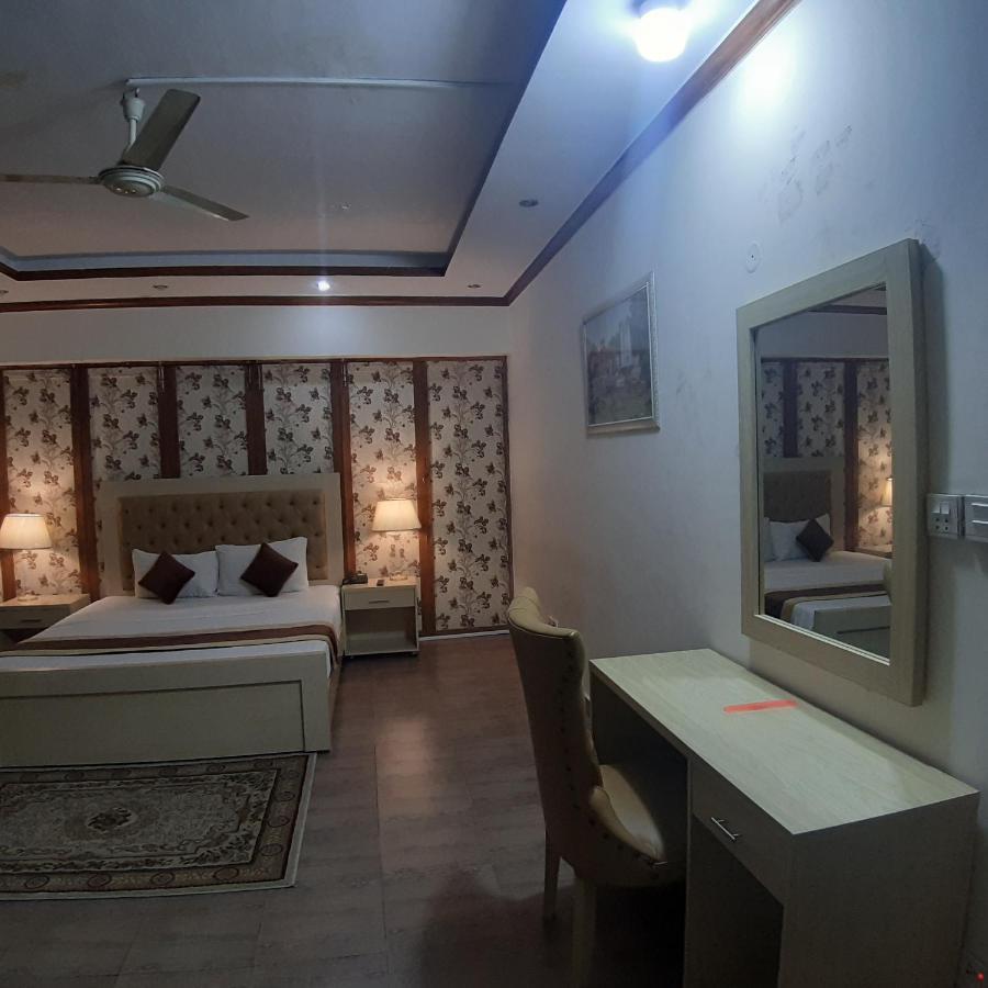Hotel Premier Inn Davis Road Lahore Eksteriør bilde